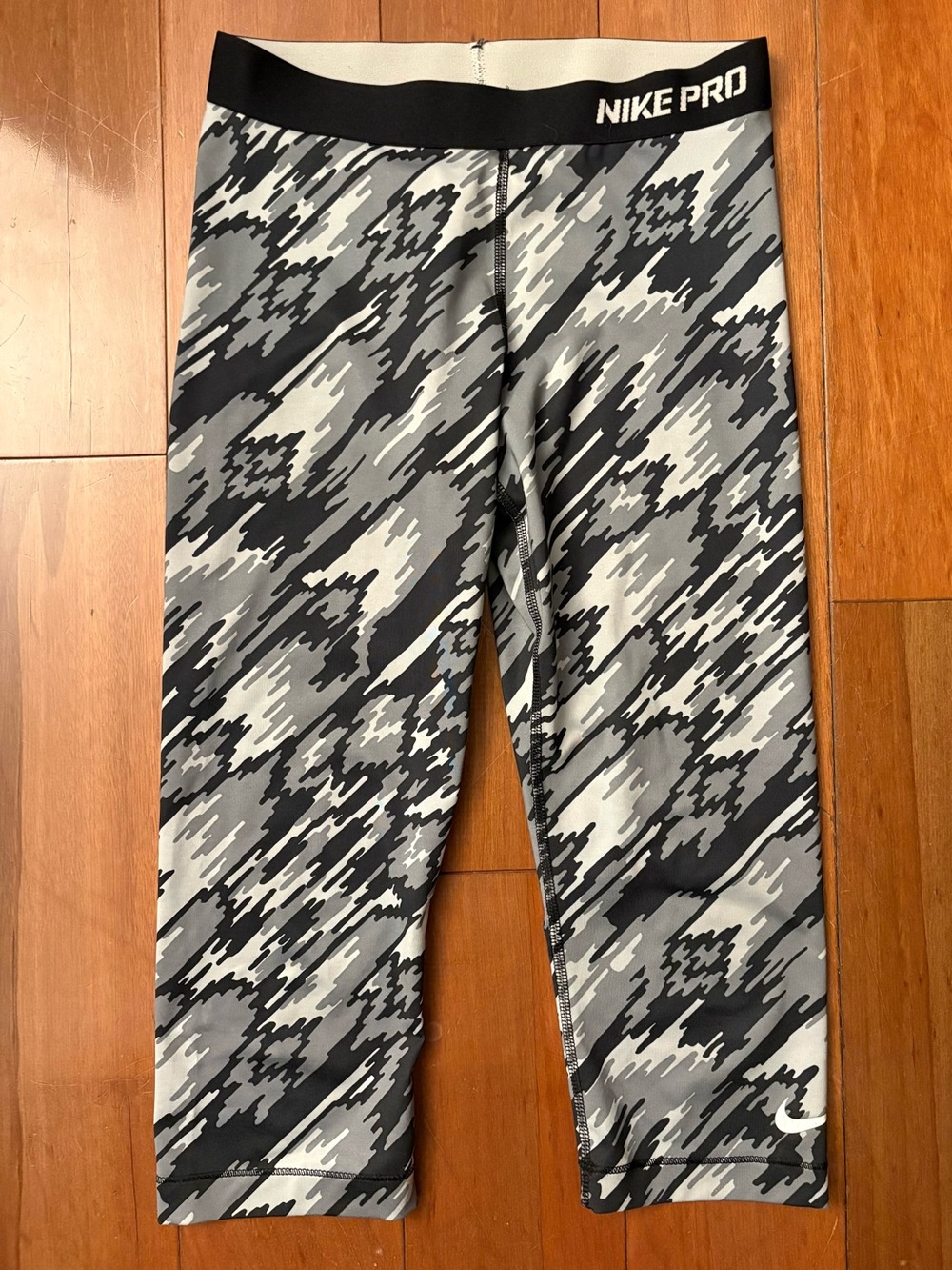 Nike Pro Size Small Cropped Athletic Leggings Black White Gray Running Gear